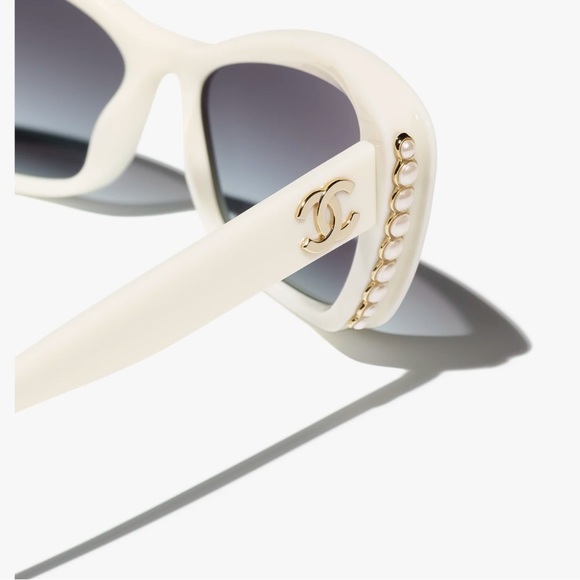 CAT EYE SUNGLASSES
Acetate & Glass Pearls
White. Lenses: Gray, Gradient - Picture 2 of 14